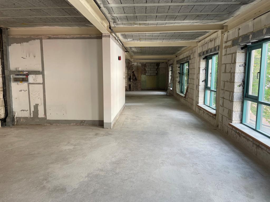 Lot: 72 - COMMERCIAL INVESTMENT WITH RESIDENTIAL CONSENT OF UPPER PARTS - open plan area showing whole of second floor